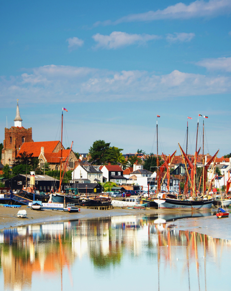 Sleep by the Sea: Quirky Coastal Stays, Beach Huts & Lighthouse Hideaways in the UK