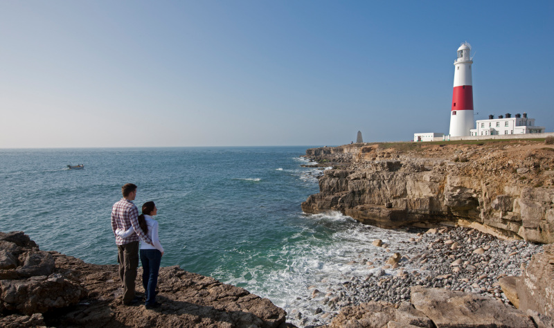 Sleep by the Sea: Quirky Coastal Stays, Beach Huts & Lighthouse Hideaways in the UK